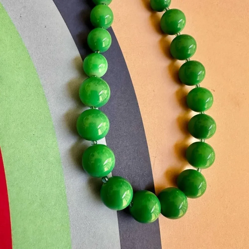 Green beaded vintage necklace